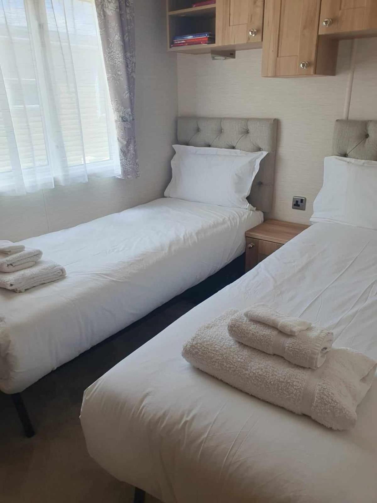 Isabel'S Retreat Apartment มาดีฟอร์ด ภายนอก รูปภาพ