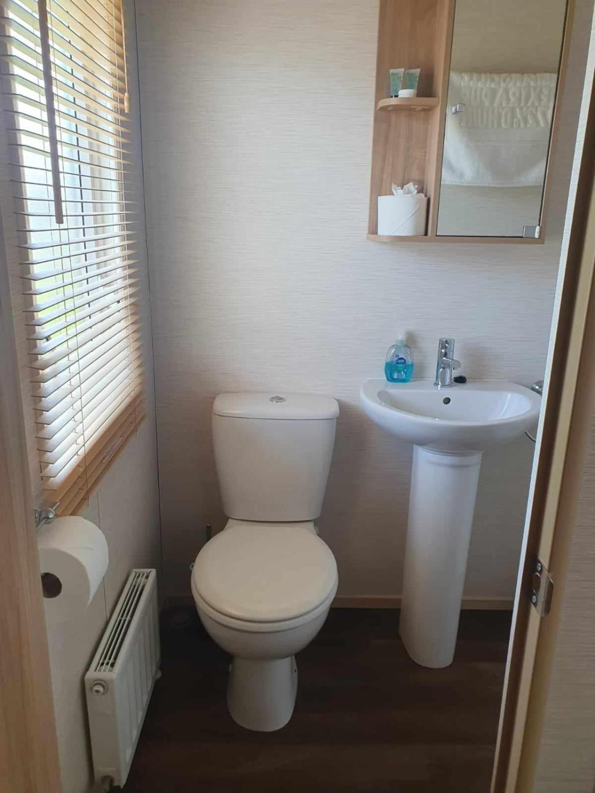 Isabel'S Retreat Apartment มาดีฟอร์ด ภายนอก รูปภาพ